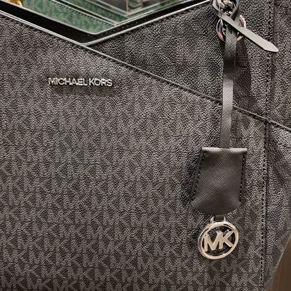 Michael Kors Jet Set Travel Large X Chain Shoulder Tote - Picture 13 of 16